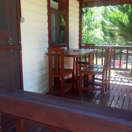 بيت ضيافة Secret Paradise Bungalow & *