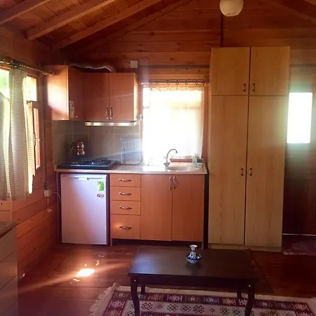 بيت ضيافة Secret Paradise Bungalow & *