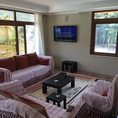 Secret Paradise Bungalow & هيسارونو